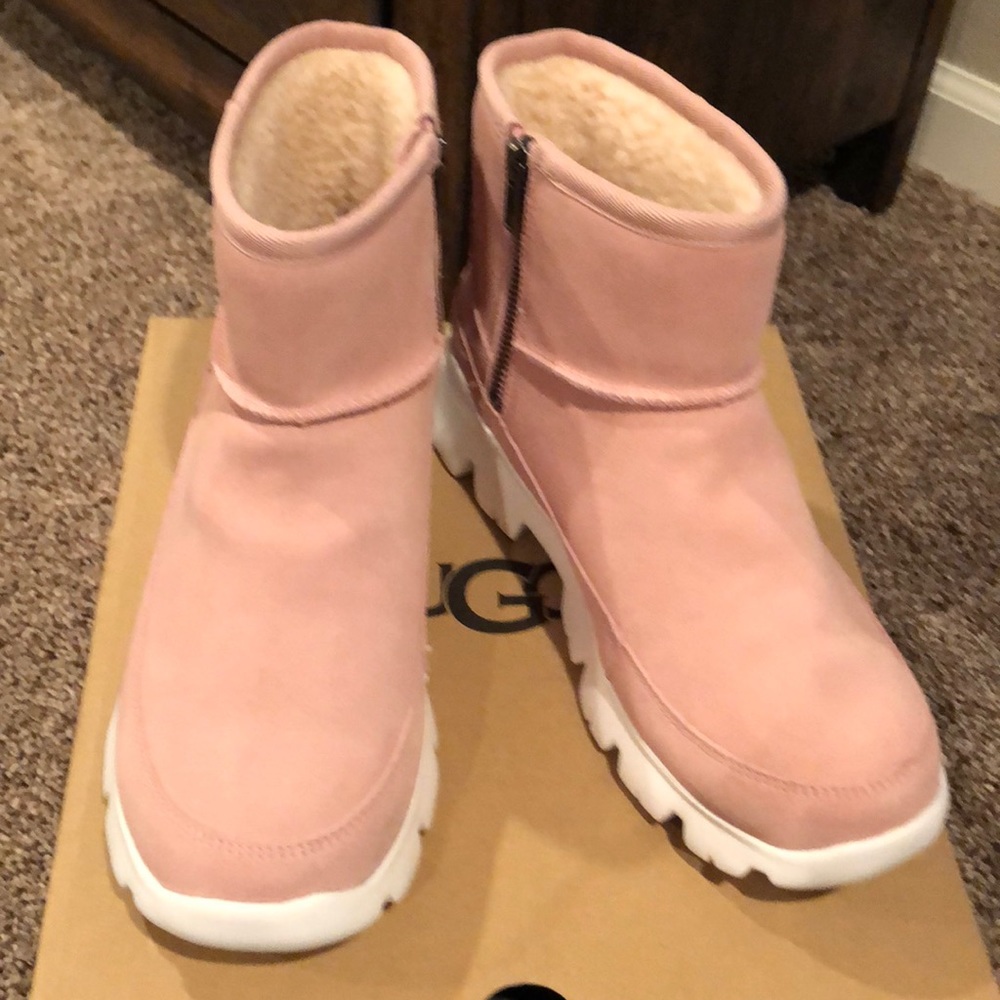 Pink NIB UGGs size 8